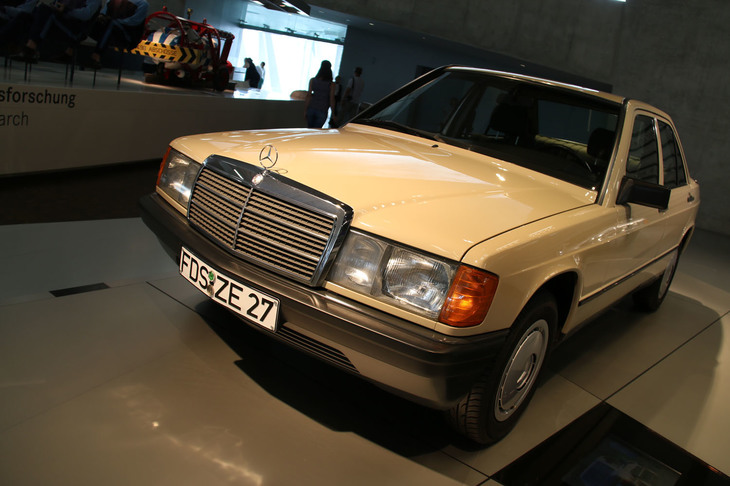 「メルセデス・ベンツW201」。メルセデス・ベンツ博物館蔵。