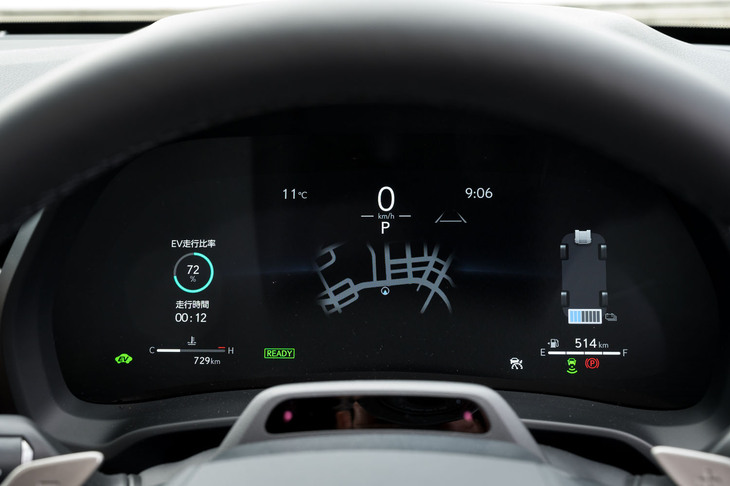 12.3インチのTFT液晶メーターには、ナビ画面の表示機能も採用。ただし、一部ライバルメーカーのそれのように、モニター全体にナビ画面を映すことはできない。