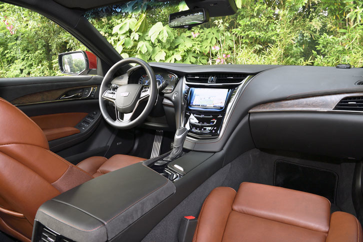 今回のマイナーチェンジで、新しい内装色「コナブラウン」が加わった。