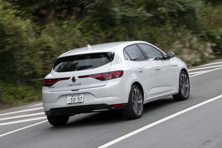 1.3リッターという控えめな排気量ながら、1800rpmという低回転域で270N・mもの最大トルクを発生。軽快なピックアップをみせる。