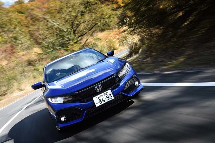 新型「シビック」では、全車に先進運転支援システム「ホンダセンシング」が標準で備わる。アダプティブクルーズコントロールや車線維持支援システムなどでドライバーをサポートする。