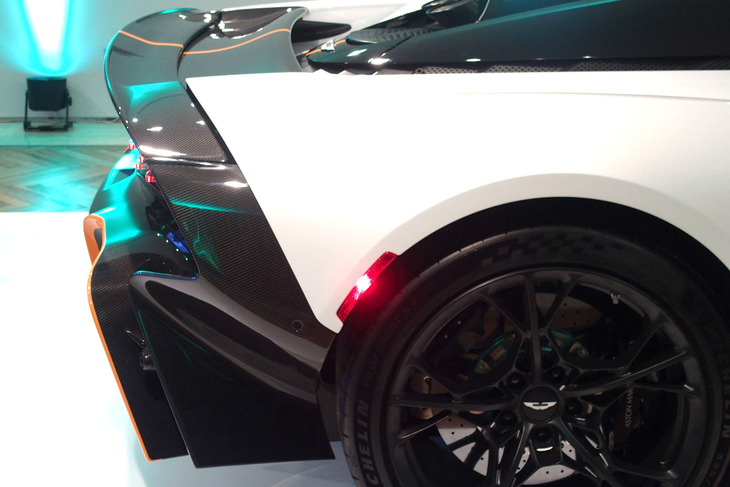 アストンマーティン・ヴァルハラ（リアスポイラー）