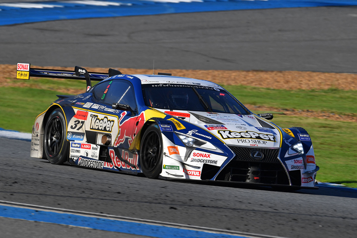 2017年シーズンで唯一の海外ラウンドとなるタイ戦を制した、平川 亮／ニック・キャシディ組のNo.37 KeePer TOM'S LC500。