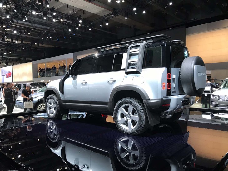 ランドローバー・ディフェンダー110