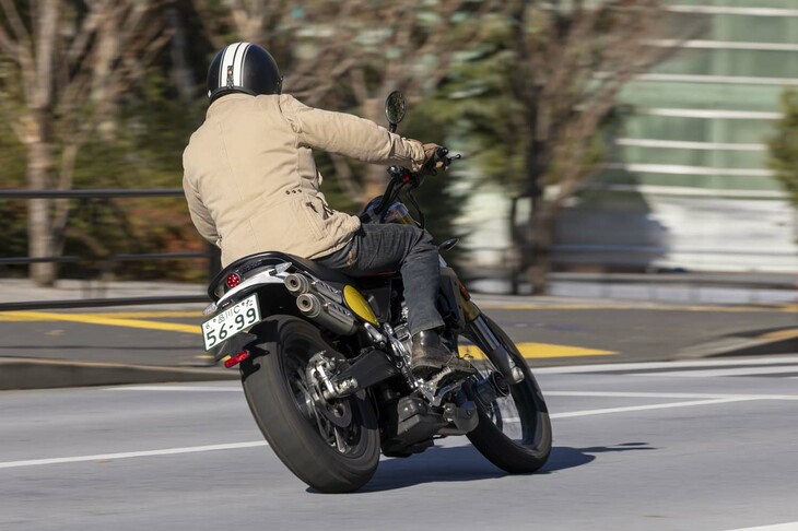 走りもデザインも非常に個性的だった「キャバレロ スクランブラー700」。ジャンルとしてはスクランブラーだが、オンロードでもかなり積極的に楽しめるマシンに仕上がっていた。