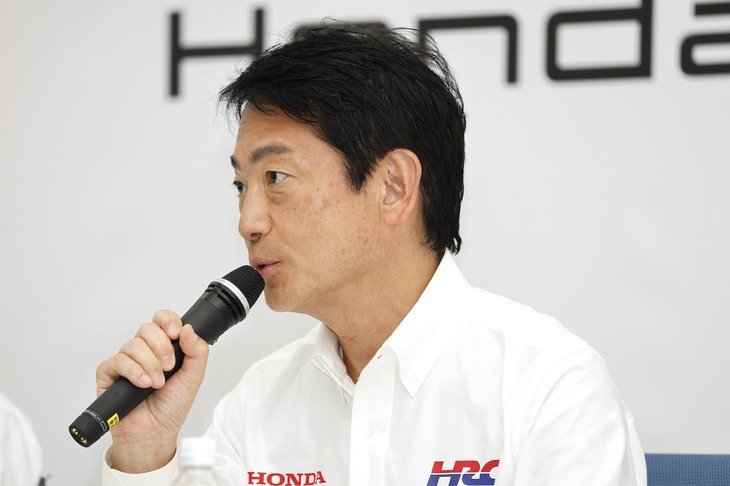 HRC（ホンダ・レーシング）の渡辺康治代表取締役社長。「レースは、短期間でヒトと技術を磨く究極の方法。限られた時間、厳格なレギュレーションのなかで知恵を絞り、本気で勝ちを目指す。これがホンダのチャレンジの象徴であり、レースを続けていく一番の理由」と、ホンダのモータースポーツ活動の意義を語った。