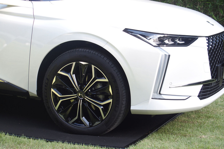 DS 4リヴォリPureTech（フロントホイール）