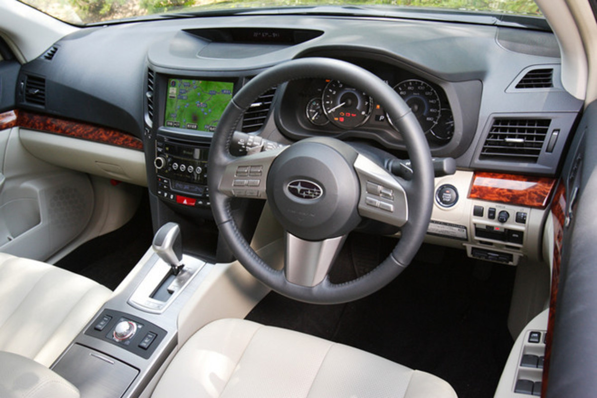 スバル・レガシィツーリングワゴン2.5GT（4WD/5AT）／ホンダ・アコード 
