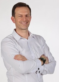 アルピーヌのCEO、ローラン・ロッシ氏。過去の経歴としては、ルノーの業務に従事したほか、インターネット関連サービス大手のグーグルにも勤務したことがある。