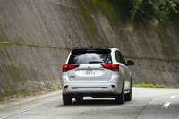 三菱の技術者によれば、エンジン音が高まるタイミングを風切り音が高まる速度域に合わせるなど、エンジン音だけが目立つことがないように制御しているそうだ。