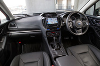 インテリアについては従来モデルからデザインを一新。ダッシュボードにステッチを施したり、各所に金属調のパーツを用いたりして質感が高められている。