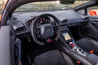 今回のマイナーチェンジで、センターコンソールにタッチスクリーン式の縦型8.4インチモニターが搭載された。スマホ感覚で操作が行えるヒューマンマシンインターフェイスの採用も、セリングポイントのひとつだ。