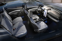 「マスタング マッハE」のインテリア。左右対称なダッシュボードの形状に、オリジナルの「マスタング」の面影を感じる。