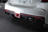 リアまわりのデザインもガソリン車の「NISMO」と共通。テール径がφ85のエキゾーストテールエンドが装備される。