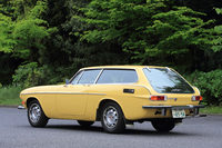 クラシックガレージがレストアを施した「ボルボP1800ES」。3ドアワゴンの伸びやかなスタイリングと、傾斜した大きなガラスハッチが目を引く。