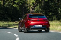 「マツダ3ファストバック」のボディーカラーは、写真の「ソウルレッドクリスタルメタリック」を含む全8色が用意される。