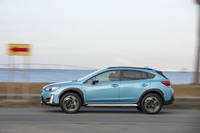 「e-BOXER」搭載車はモーターだけでの走行も可能だが、モーター走行からエンジン走行に移る際に、時折ショックが感じられた。