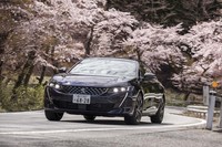 ドライビングプレジャーに加えて、小回り性も新型のセリングポイント。最小回転半径は先代の5.9mから5.5mに改善されている。