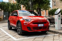 ステランティスが「フィアット600e」の情報を先行公開　イタリア発の新型電気自動車