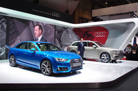 アウディは最新のA4とQ7を披露【東京モーターショー2015】