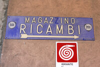 閉店してもしばらくの間、「ランチア パーツセンター」の看板が取り残されていた。ちなみに旧ショールーム跡には玩具店がテナントとして入居し、現在に至っている。