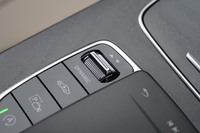 先述のとおりエアサスペンションが装備されていた今回の試乗車。ドライブモードに応じて減衰力が変化するほか、任意で車高の調整も可能となっている。