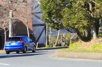 JC08モード計測で31.8km/リッター（ハイブリッド・S Honda SENSING）という燃費性能や、キビキビとした走り、広い荷室スペースをはじめとした実用性の高さを併せ持つところが、「フィット」の大きな魅力といえる。