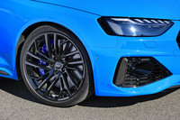 ホイールには全5種類のデザインを用意。タイヤサイズは前後ともに275/30ZR20で、試乗車には「コンチネンタル・スポーツコンタクト6」が装着されていた。