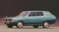 1972年「日産スカイライン1800バン デラックス」。通称“ケンメリ”のバン。“バニング”と呼ばれたアメリカ西海岸風などのカスタムベースとしても人気があった。