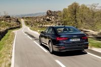 55〜160km/hのスピードで走行中にアクセルから足を離すと、エンジンが停止して最大40秒間コースティングする。7～22km/hの間ではアイドリングストップも行う。