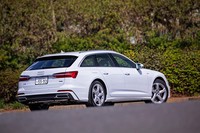 1968年に誕生した「アウディ100」から数えて8代目となる最新型の「A6」は、「セダン」が2018年3月のジュネーブモーターショーで、「アバント」が同年9月のパリモーターショーでワールドプレミアされた。