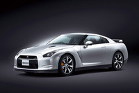 日産「GT-R」が足まわりや装備を変更