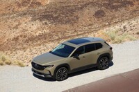 低・中回転域での力強い走りが印象的な「CX-50 2.5T」。最高速は時速142マイル（228.5km/h）と公表されている。