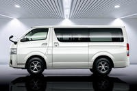 バンの標準ボディー「スーパーGL」。
    