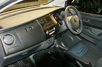 S字のインパネがインテリアの特徴。