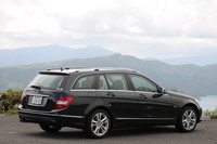 【スペック】C250 ブルーエフィシェンシー ステーションワゴン アバンギャルド：全長×全幅×全高＝4610×1770×1460mm／ホイールベース＝2760mm／車重＝1600kg／駆動方式＝FR／1.8リッター直4DOHC16バルブターボ（204ps/5500rpm、31.6kgm/2000-4300rpm）／価格＝587万円（テスト車＝641万8000円／メタリックペイント＝8万4000円／ユーティリティパッケージ＝18万円／本皮シート（前席シートヒーター付き）＝28万4000円）