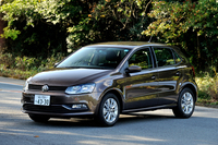 フォルクスワーゲン・ポロTSIコンフォートライン アップグレードパッケージ
    ボディーサイズ：全長×全幅×全高＝3995×1685×1460mm／ホイールベース：2470mm／車重：1130kg／駆動方式：FF／エンジン：1.2リッター直4 DOHC 16バルブ ターボ／トランスミッション：7AT／最高出力：90ps/4400-5400rpm／最大トルク：16.3kgm/1400-3500rpm／タイヤ：（前）185/60R15 （後）185/60R15／車両本体価格：249万5000円