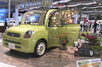 
	フロントマスクに「アルト」の面影を残す。
	 