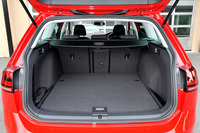 ラゲッジルームの容量は、ベース車両の「ゴルフヴァリアント」と同じ605～1620リッター。