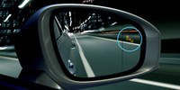 ブラインドスポットモニター。写真で青く囲まれたところに、他車接近を示すマーカーがともる。