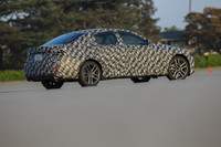 新型のボディーは全長が75mm、全幅が12mm拡大されているという。