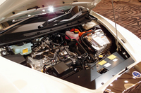 ハイブリッド車には、「トヨタ・カローラ アクシオ ハイブリッド」と同じパワーユニットが搭載される。
    