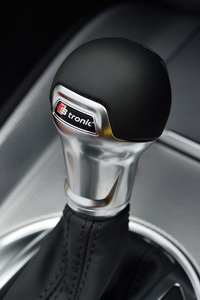 トランスミッションは、各モデルとも6段のデュアルクラッチ式AT「Sトロニック」を搭載している。