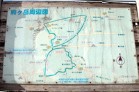 駒ケ岳周辺図。右下のロープウェイで一気に2612メートル地点まで上がる。標高2956メートルの駒ヶ岳山頂は図上の左上だ。