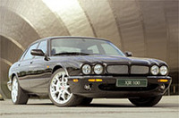 ジャガー、限定車「XJR100」「XKR100」発売の画像