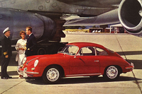 「ポルシェ356」
    1948年から製造が始まった「ポルシェ356」は、初めてポルシェの名が付けられたクルマである。ビートル用のエンジンを流用するなど、フォルクスワーゲンとの関係が深い。軽量なボディーに強いトラクションを持つRRという駆動方式の組み合わせは、1964年に登場する「911」に受け継がれる。