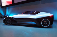 市販前提!?　日産が三角翼型の電気自動車を出展【東京モーターショー2013】の画像