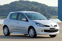 「ルノー・ルーテシア」今度の限定車は「プラチナム・シルバー」、アロンソのサイン付きの画像