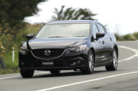 【スペック】セダン（SKYACTIV-G 2.0搭載車）：全長×全幅×全高＝4860×1840×1450mm／ホイールベース＝2830mm／駆動方式＝FF／2リッター直4DOHC16バルブ（155ps/6000rpm、20.0kgm/4000rpm）（プロトタイプ）