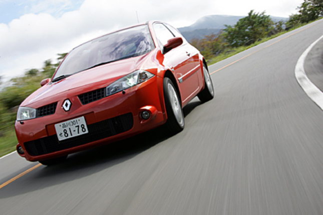 【スペック】全長×全幅×全高＝4230×1775×1450mm／ホイールベース＝2625mm／車重＝1370kg／駆動方式＝FF／2リッター直4DOHC16バルブターボ・インタークーラー付き（224ps/5500rpm、30.6kgm/3000rpm）／価格＝378.0万円（テスト車＝同じ）